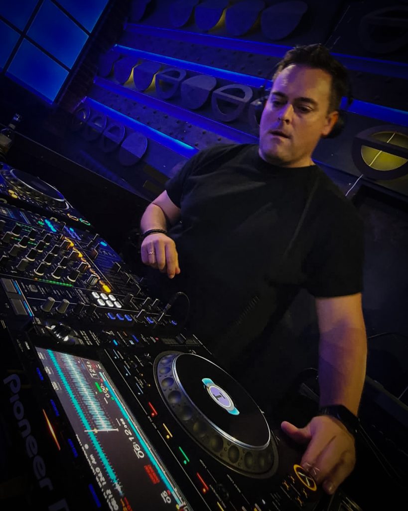 Harald Matthias DJing on Pioneer CDJ-3000